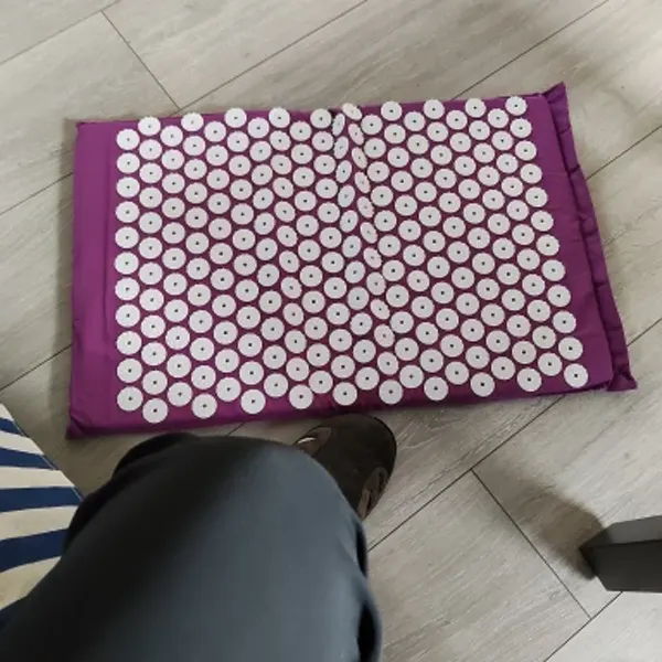 SpikeRest acupressure mat in Purple, photographed by a verified buyer in Spain