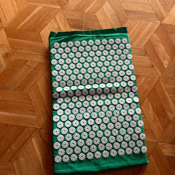 SpikeRest acupressure mat in Green, photographed by a verified buyer in Poland